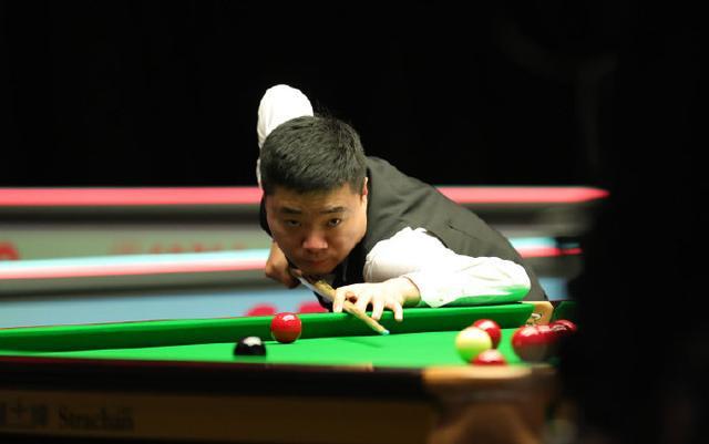 阿什球场的 阿什球场的